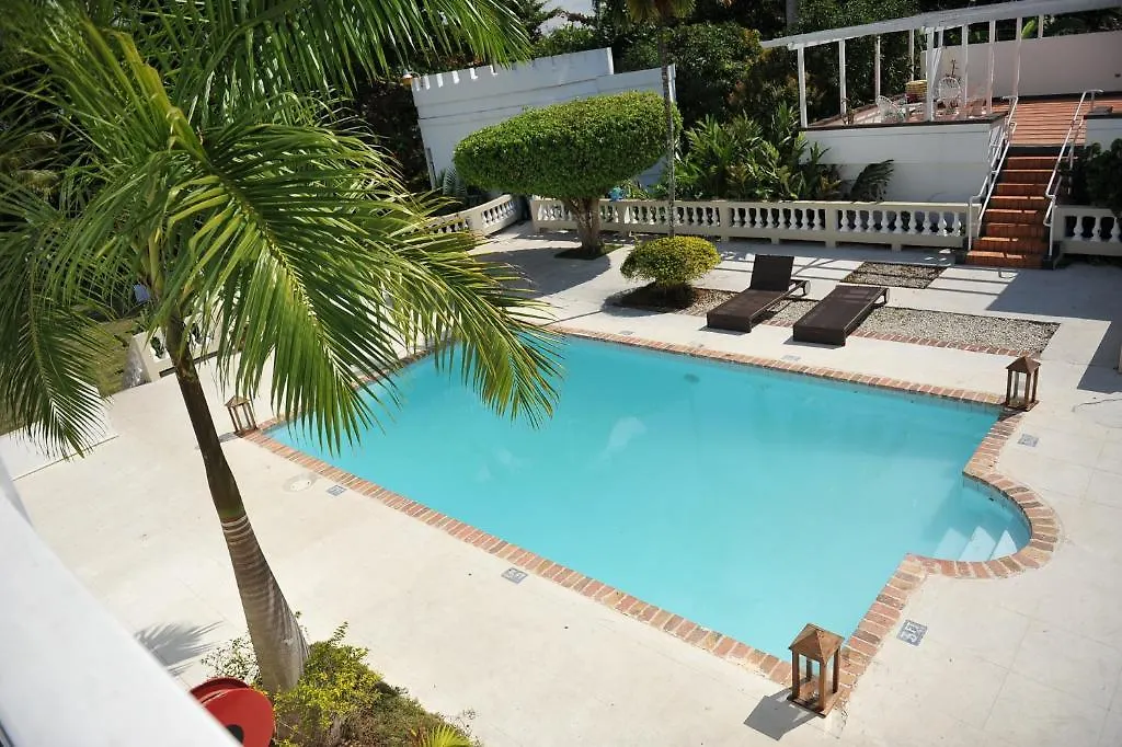 Syrynity Palace Hotel Montego Bay 2*,